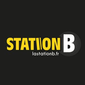 Luister naar Station B in de app