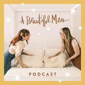 Luister naar A Beautiful Mess Podcast in de app