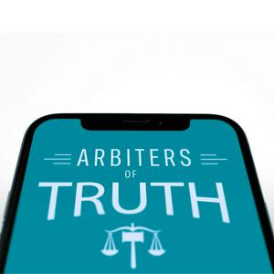 Luister naar Arbiters of Truth in de app