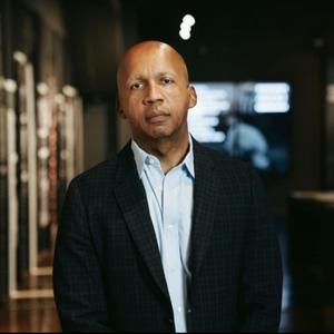 Luister naar Bryan Stevenson Podcast in de app