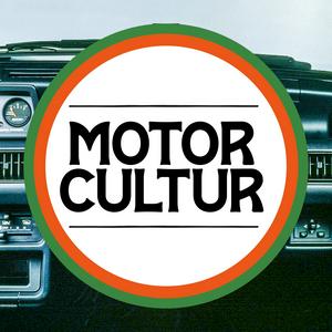 Luister naar Motorcultur - Der Podcast für automobile Underdogs in de app